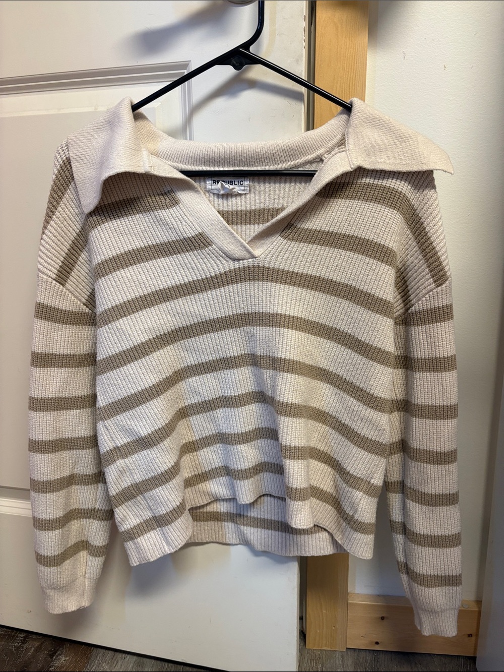 Striped V-Neck Polo Sweater - Cream & Beige
